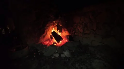 Fire in the night slow motion 스톡 동영상 297219300