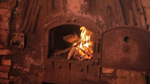 Fire in the old boiler room Vídeos de archivo 128525946