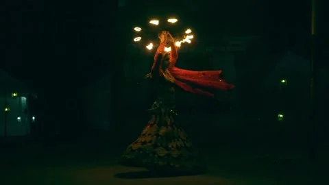 Fire performance by Rajasthani female dancer with flames slow motion 스톡 동영상 333611228