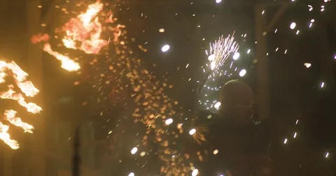 Fire performer, fire show. Slow motion 库存影片 74229457