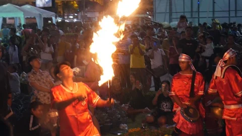 Fire performer Stock-Footage 107600928