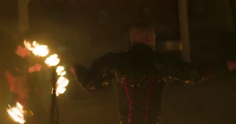 Fire performers, fire show. Slow motion 库存影片 74227149
