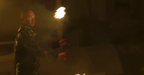 Fire performers, fire show. Slow motion 库存影片 74227667