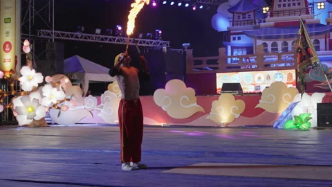 Fire performers Vídeos de archivo 170057607