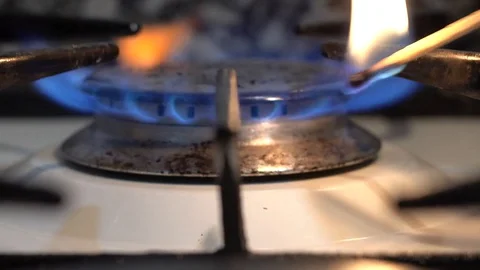 Fire pit lighting in a kitchen Vídeo Stock 129825967