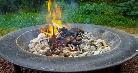 Fire pit on a warm summer evening in Seattle Stockbeeldmateriaal 91839434
