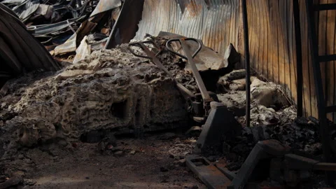 Fire in a plastic warehouse Video stock 199682194