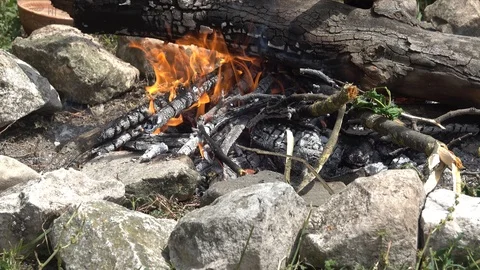 Fire rages in ancient fireplace Stock-Footage 90928322