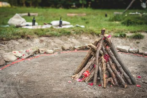 Fire ready for the evening ceremony. Foto stock