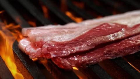 Fire Roasted Bacon Sizzling on Grill in Slow Motion - Barbecuing Rashers 스톡 동영상 196876882