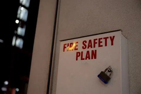 Fire safety plan box next to fire alarm monitor facing streets outside building. Stockfoto's