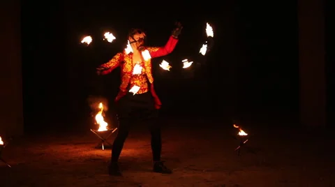 Fire show amazing at night 库存影片 48380163