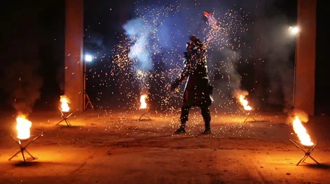 Fire show amazing at night 库存影片 48384217