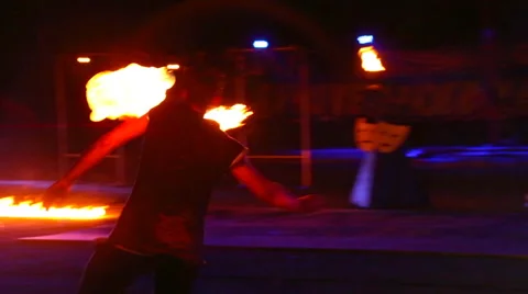 Fire show - dancing with fire Video stock 53535410