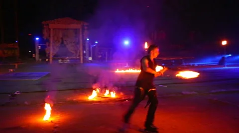 Fire show - dancing with fire Video stock 53535632