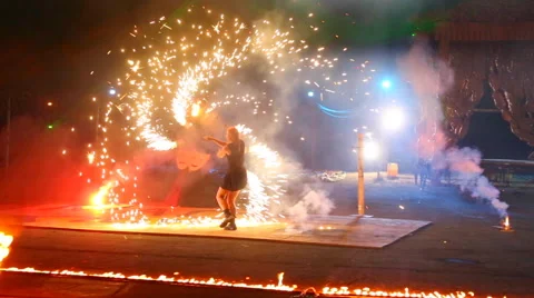 Fire show - dancing with fire Video stock 53535726