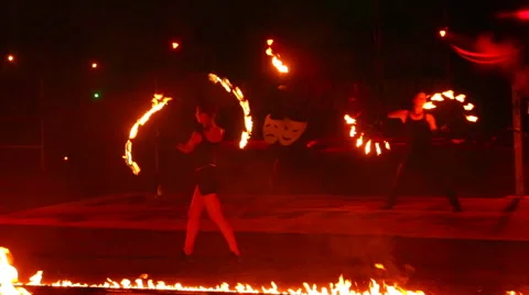 Fire show - dancing with fire Video stock 53536102