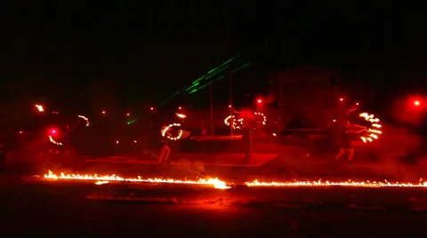 Fire show - dancing with fire Video stock 53536220