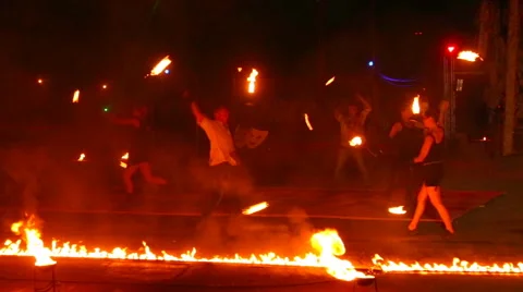 Fire show - dancing with fire Video stock 53536293