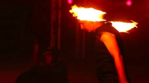 Fire show - dancing with fire Video stock 53537131
