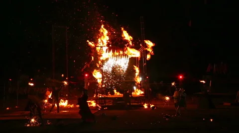 Fire show - dancing with fire Video stock 53537710