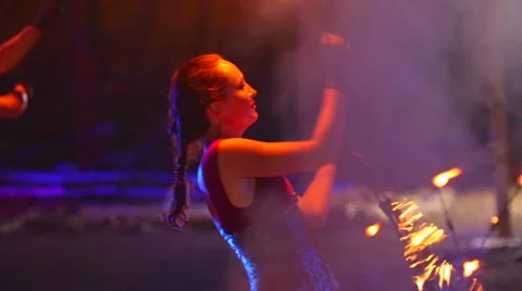 Fire show - dancing with fire Video stock 53538027