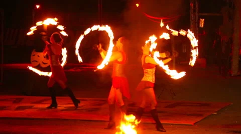 Fire show - dancing with fire Video stock 53538058
