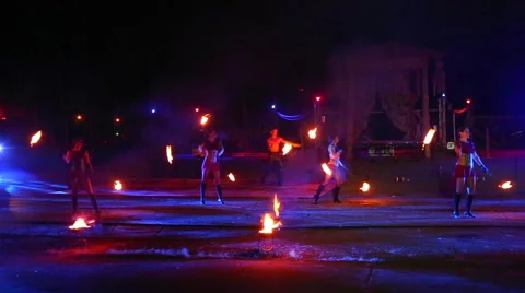 Fire show - dancing with fire Video stock 53538326