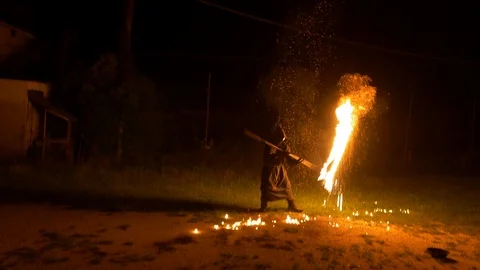 Fire show, dancing with flame Vidéo 94590230