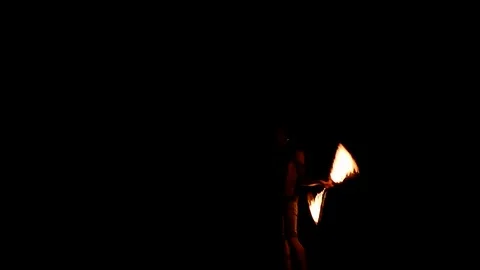 Fire show performance at night on beach at Koh Samui, Thailand. Vídeos de archivo 89203586