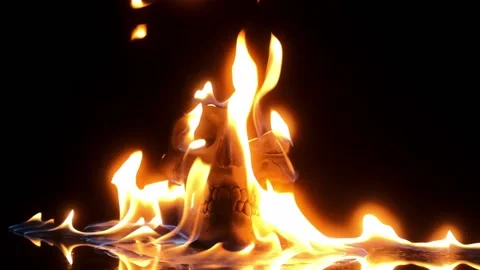 Fire skull burning in hell flames. intro footage Vídeos de archivo 143713780