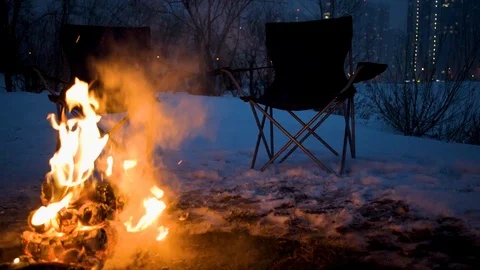 Fire on the snow and chairs Stockbeeldmateriaal 87290755
