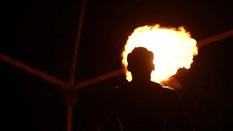 Fire spitter in the night Stock-Footage 256596304