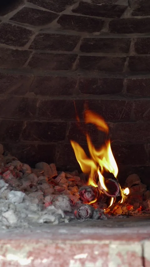 Fire stove vertical Stockbeeldmateriaal 318106459