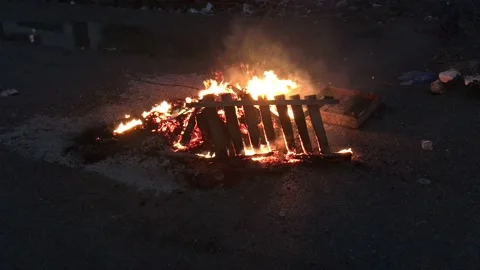 FIRE IN THE STREET Stockbeeldmateriaal 144184711
