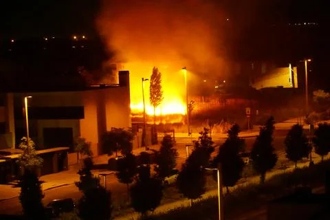 Fire in the trees and greenery of El Cañaveral area in Madrid Stock Photos