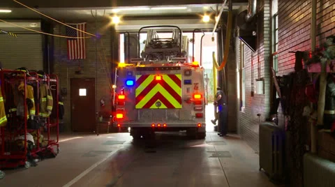 Fire Truck Backs Up Into Sation 動画素材 23421459
