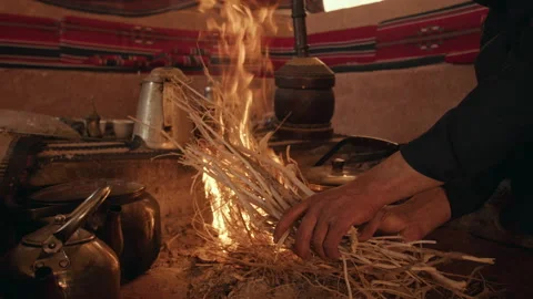 Fire Twigs for a Bedouin Pot Vidéo 270342569