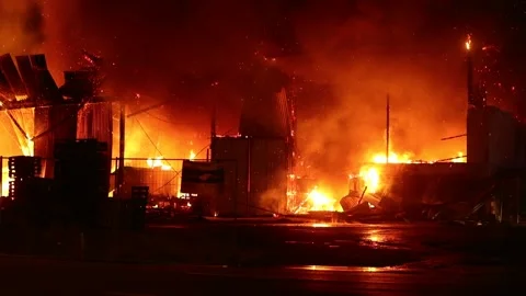 Fire in a warehouse 库存影片 194700847