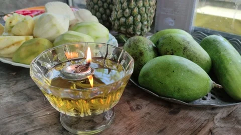 The fire wick is lit to repel flies and don't land on food Video stock 196985367