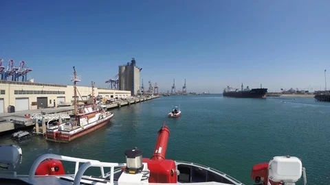 Fireboat Protector leaving dock Stock-Footage 116507885