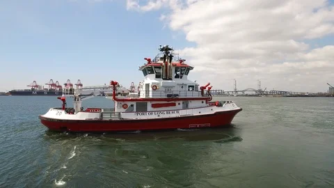 Fireboat Protector rotating on Port of Long Beach Video stock 116493816