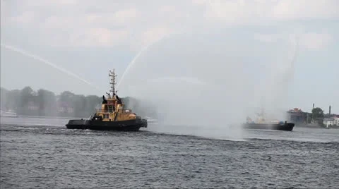 Fireboats casting water streams Vídeo Stock 23739491