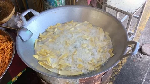 Fired banana in pan 스톡 동영상 76315092