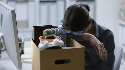 Fired employee packing and leaving the office Stock Footage 89198512
