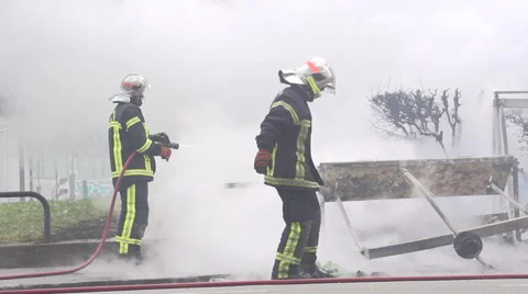 Firefighter extinguishing fire Stock Footage 62505036