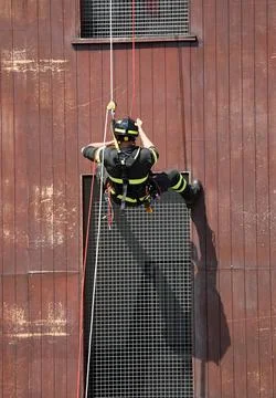 Firefighter lowering himself from the building during the training exercise.. Fotos de archivo