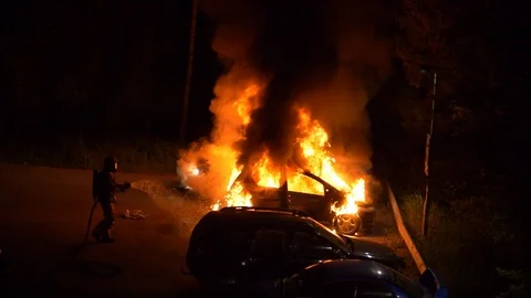 Firefighter putting out burning car 스톡 동영상 102906326