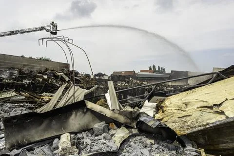 Firefighter putting out a fire in Zellik, Belgium Foto stock