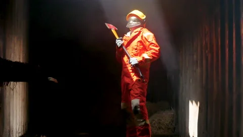 Firefighter Rescue training in fire fighting extinguisher. Firefighter fighting  Vidéo 208832090